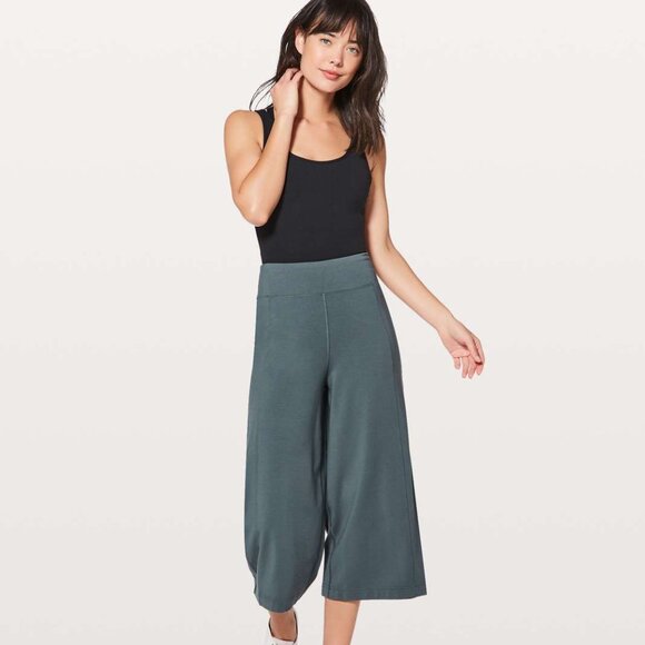 lululemon athletica Pants - LULULEMON Size 10 Blissed Out Culottes Sea Steel - Size 10